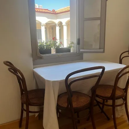 Timeless Elegance I 19th Century 1 Bedroom Διαμέρισμα *